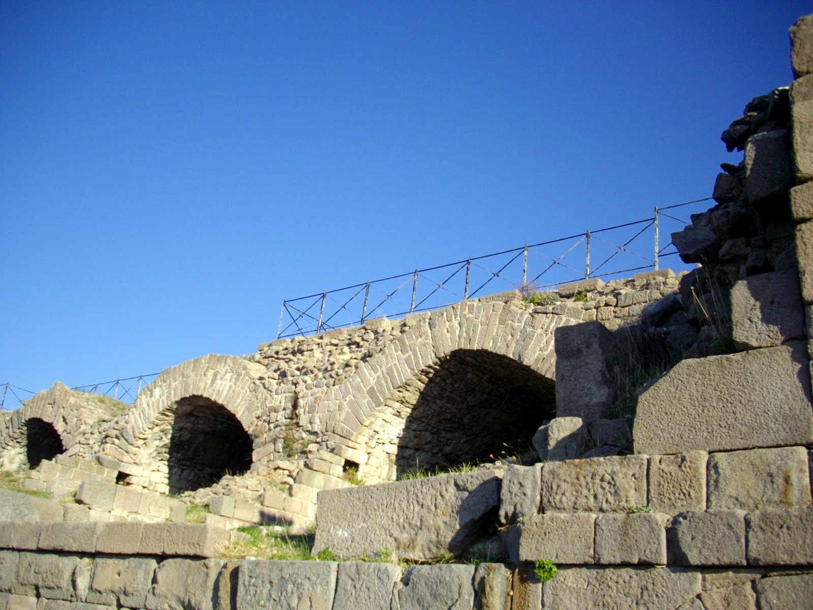 Izmir is now the closest major city to Pergamum - Hamzal?süleymaniye Mahallesi | Secret World Trip Planner