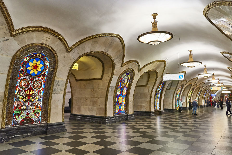 Novoslobodskaya : une belle station du métro de Moscou — Mosca
