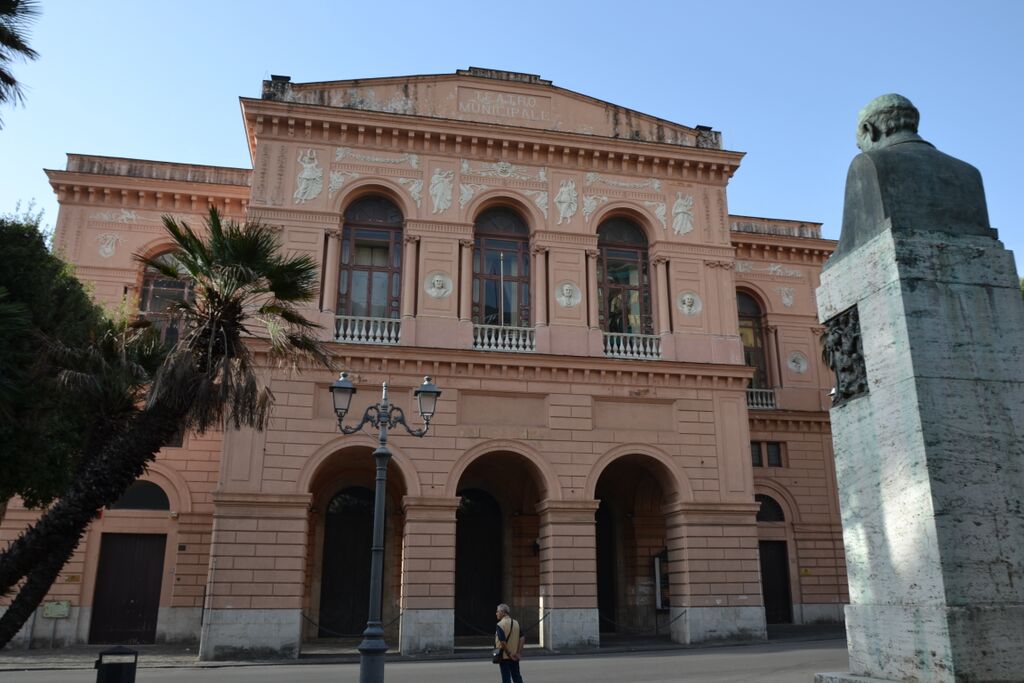 Giuseppe Verdi تھیٹر - Salerno | Secret World Trip Planner