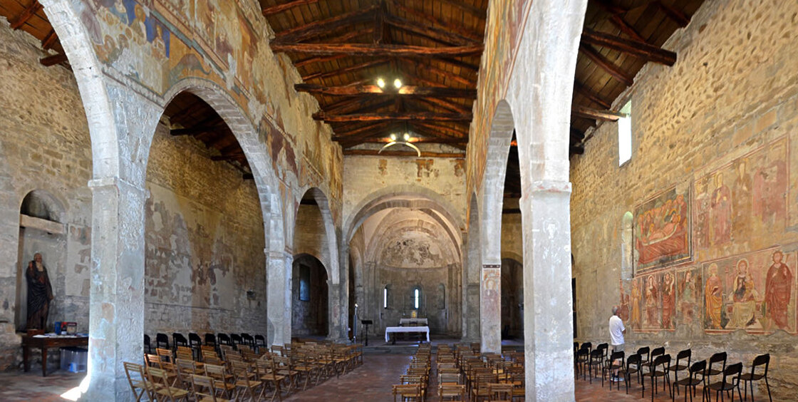 La Chiesa di San Giorgio ed i sui bellissimi affreschi - Chiesa di San Giorgio in Lemine | Secret World Trip Planner