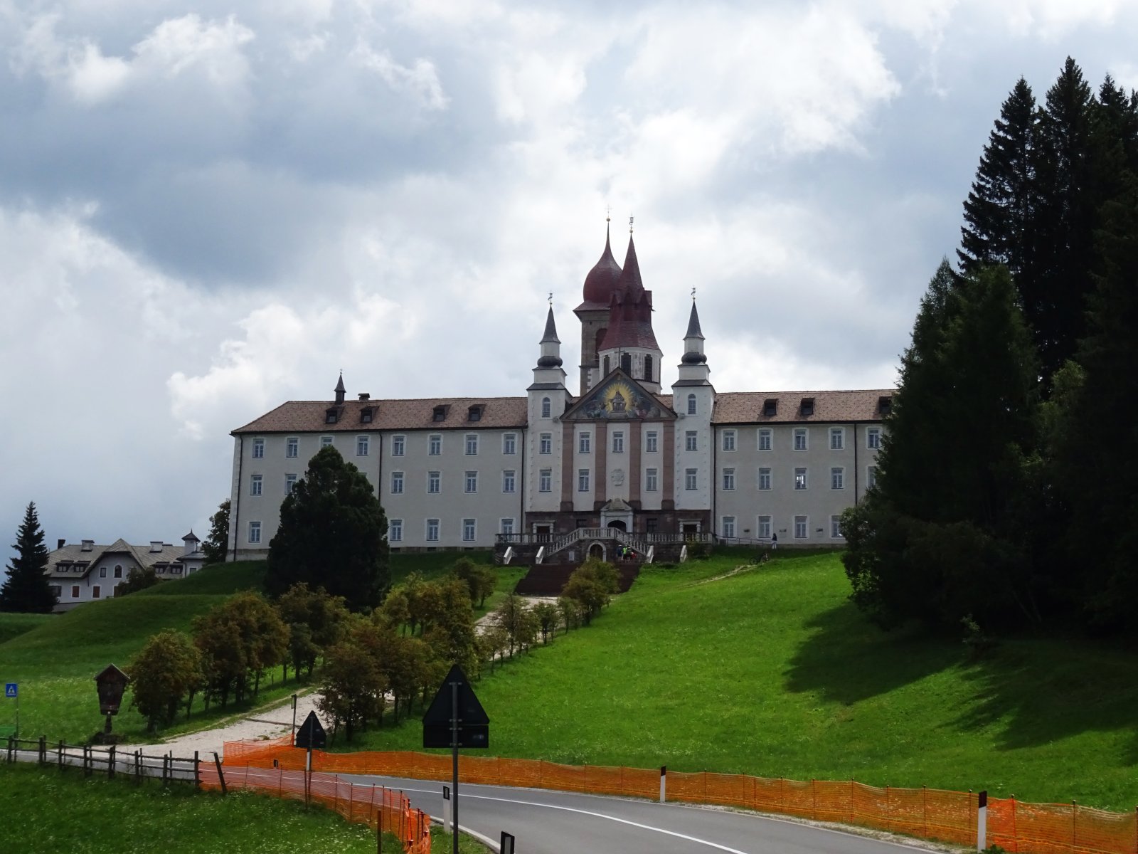 Pietralba xonimizning ziyoratgohi - Nova Ponente | Secret World Trip Planner
