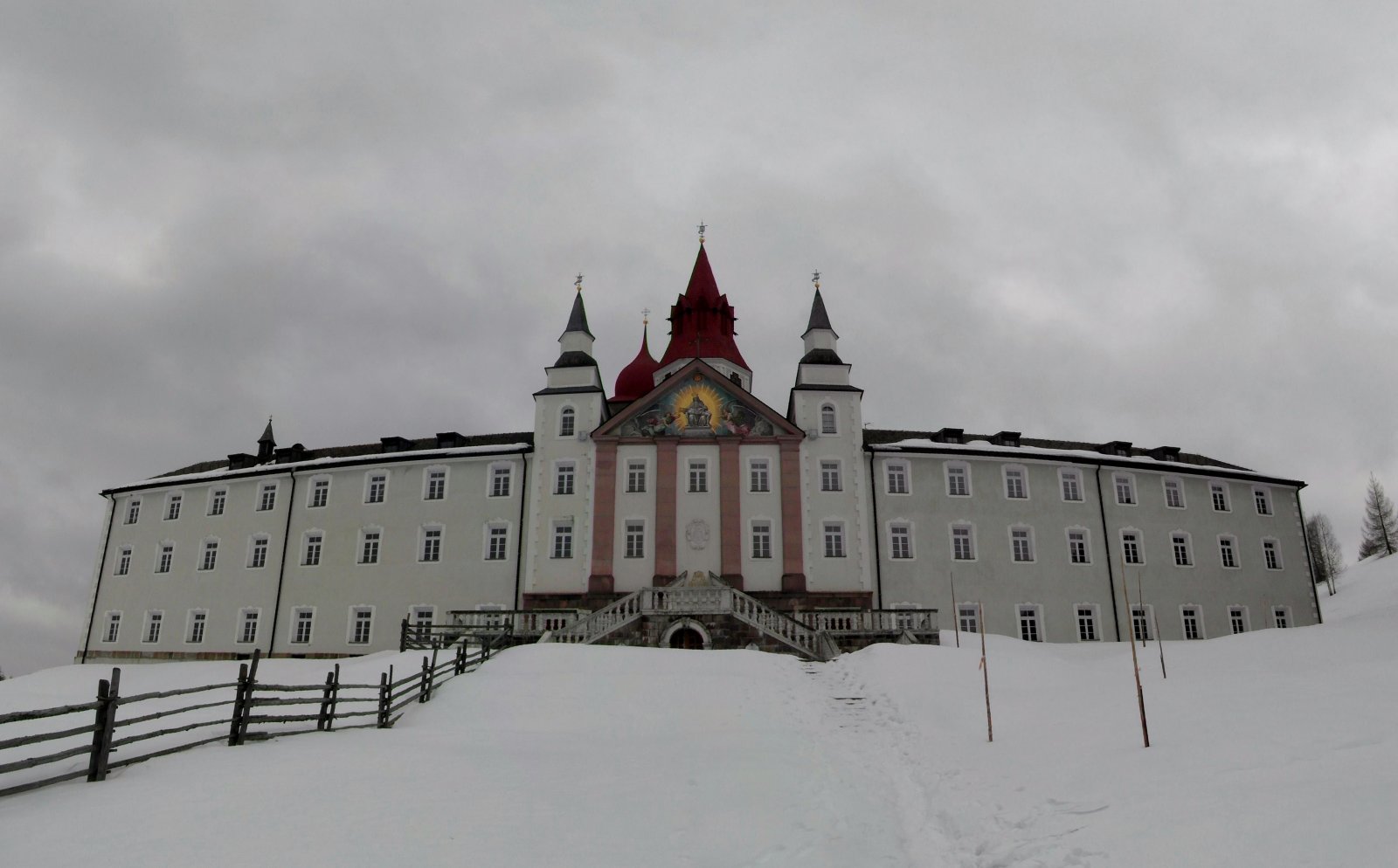Pietralba xonimizning ziyoratgohi - Nova Ponente | Secret World Trip Planner