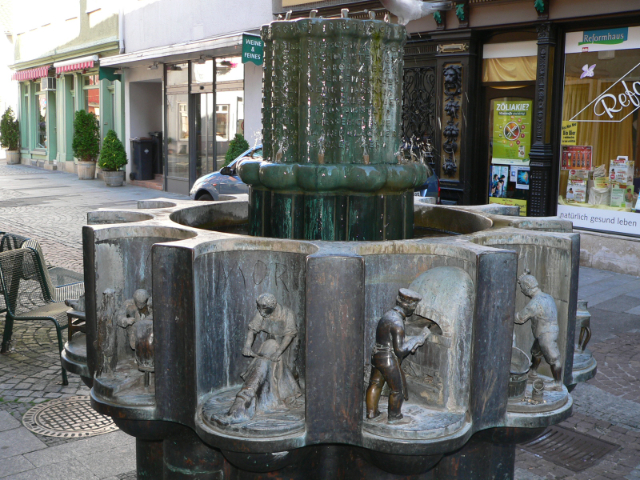 Zunftbrunnen ( Fontana della Gilda ) - Reutlingen | Secret World Trip Planner