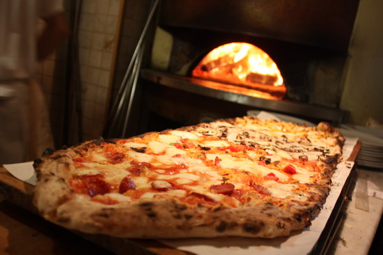 Amalfi rannik: Pizza al Metro - 84010 Tramonti SA | Secret World Trip Planner
