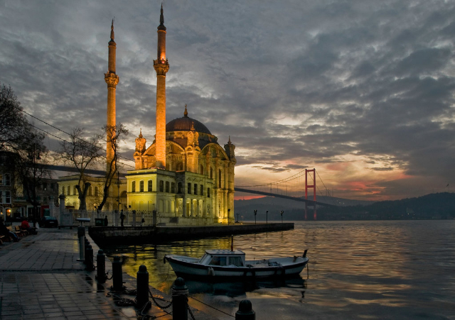 Ortaköy-Moschee - Mecidiye Köprüsü Sk. No:1 D:1 | Secret World Trip Planner