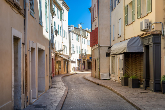 Rue Gambetta, the Street of Shopping - Saint-Tropez | Secret World Trip Planner
