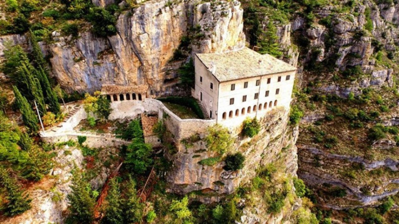 Ermitage de sant'onofrio al morrone - Palma Campania | Secret World Trip Planner