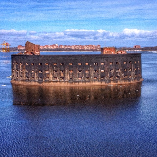 Fort Alexander dans la mer Baltique - Russia | Secret World Trip Planner
