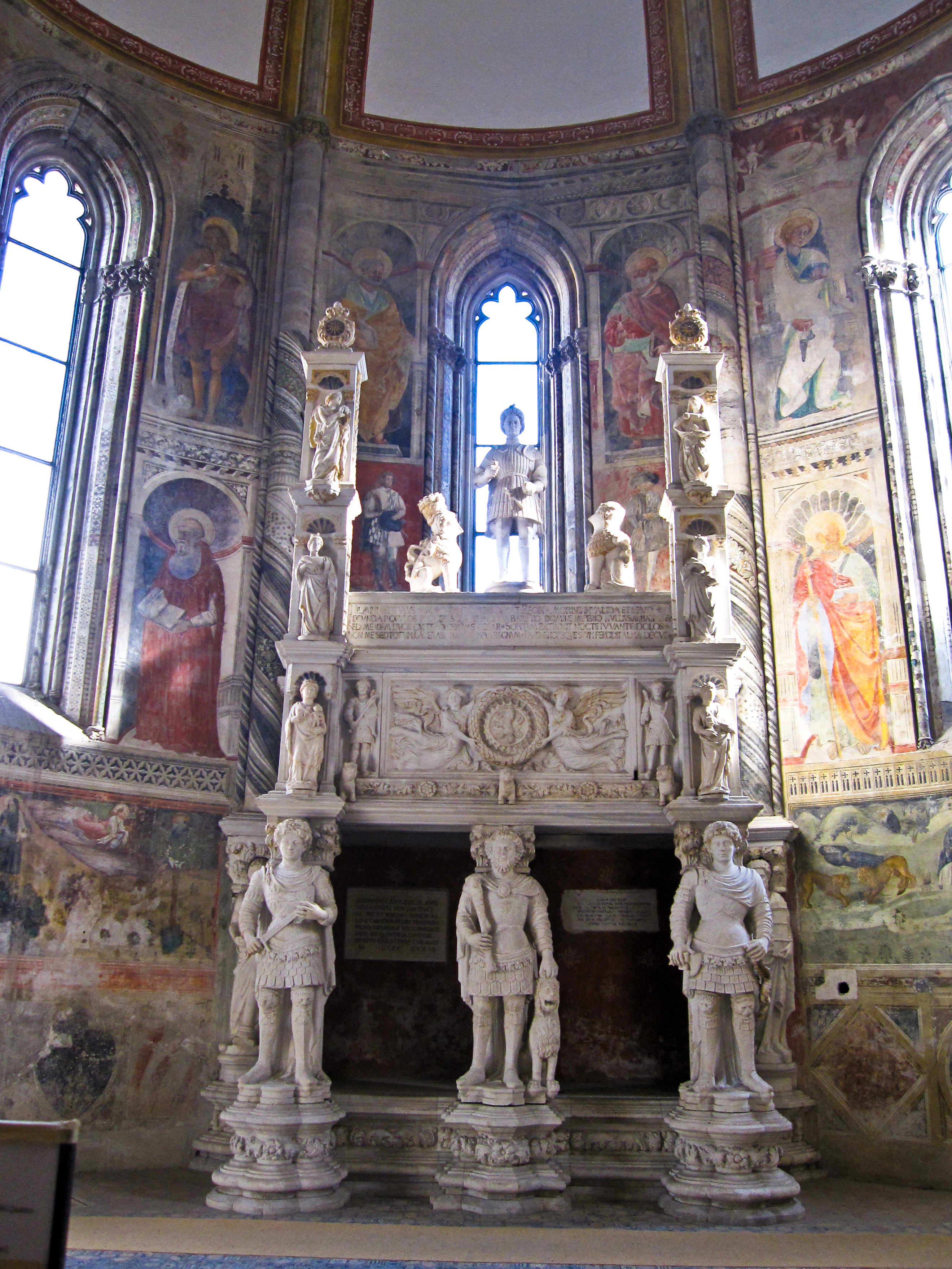 Gereja San Giovanni a Carbonara - Napoli | Secret World Trip Planner