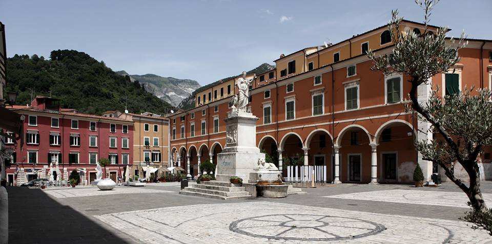 アルベリカ広場 - Carrara | Secret World Trip Planner