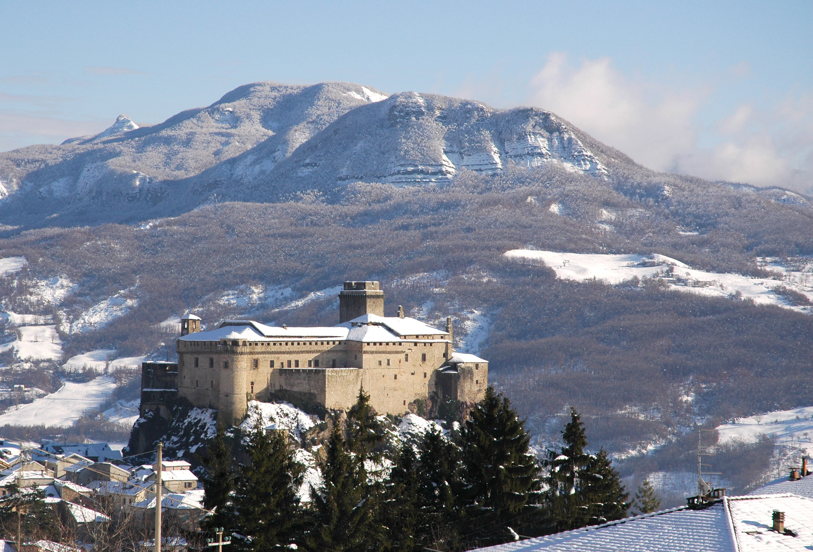 Château de Bardi - Vallée de Ceno - Bardi | Secret World Trip Planner