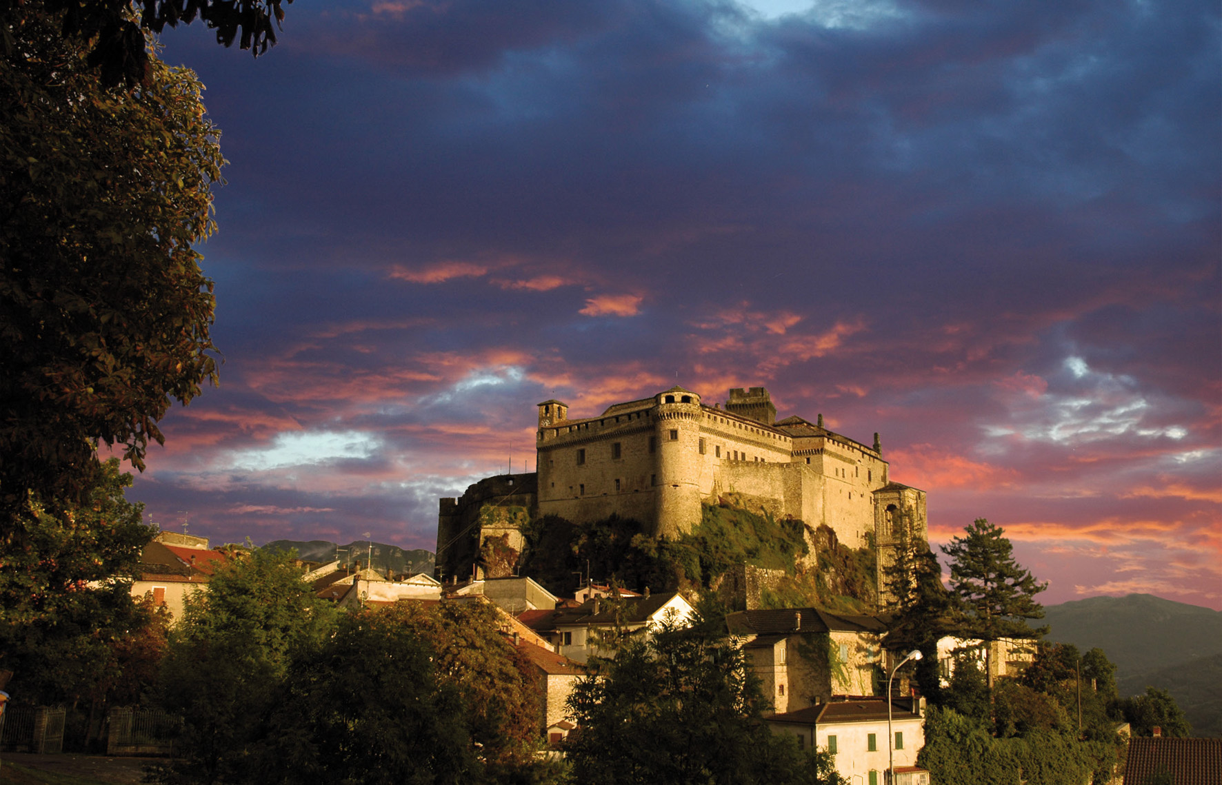 Château de Bardi - Vallée de Ceno - Bardi | Secret World Trip Planner