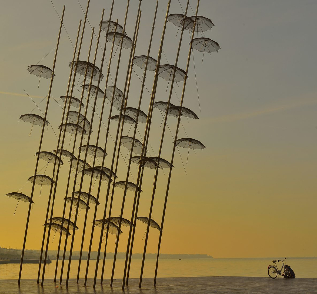 Gli ombrelli: Un faro d'arte e d'ispirazione a Salonicco - Thessaloniki | Secret World Trip Planner
