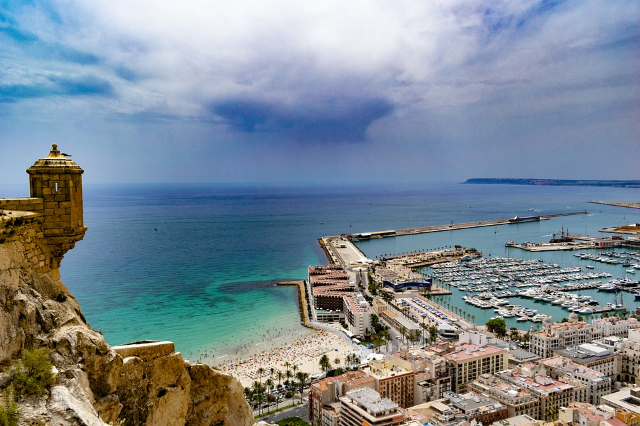 Why Families from the UK Choose Moovers for Car Hire at Alicante Airport - Alicante | Secret World Trip Planner