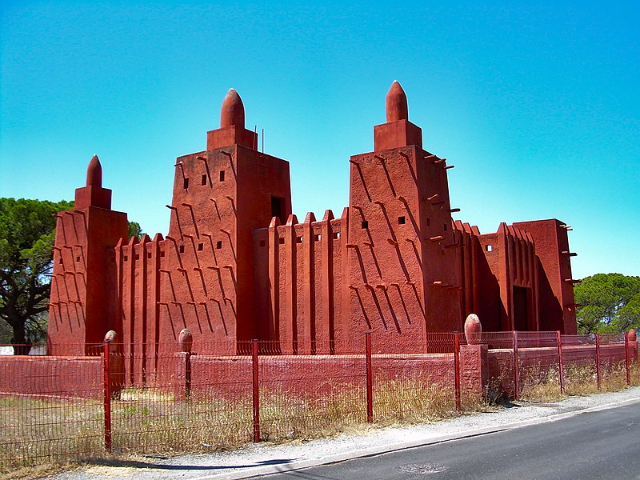 ໂບດ Missiri - Fréjus | Secret World Trip Planner