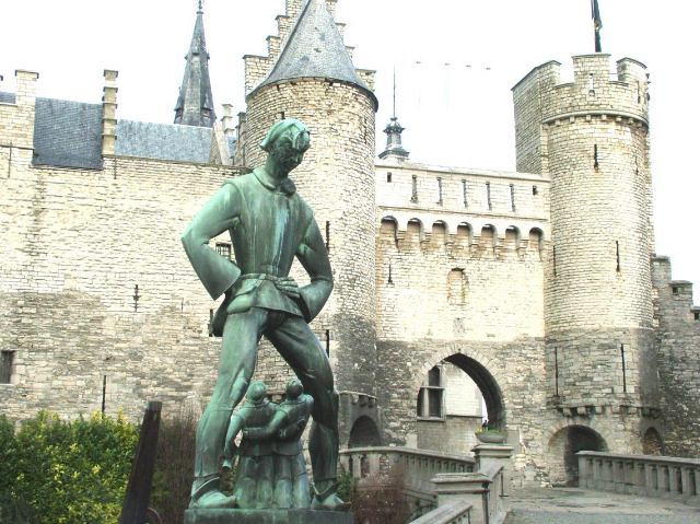 Die Statue von Lange Wapper - Antwerpen | Secret World Trip Planner