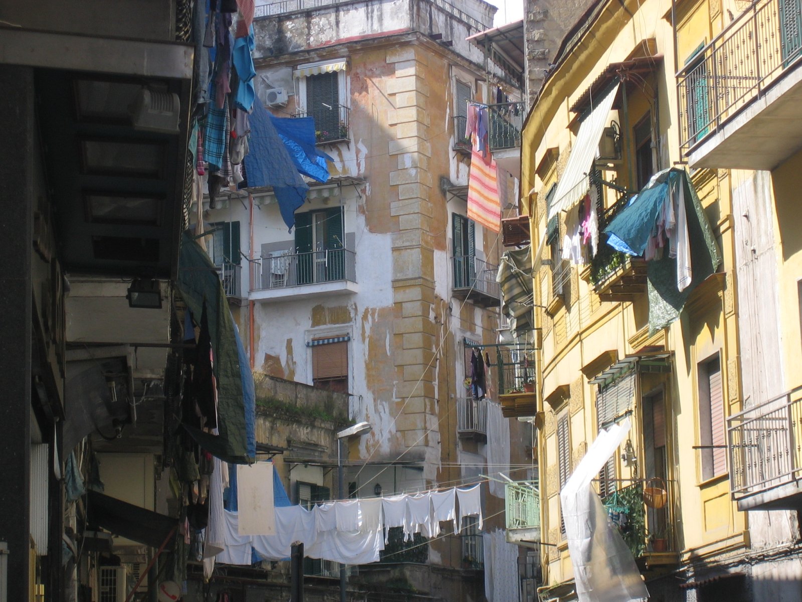 רובע הבריאות ו ' Acquaquiglia del Pozzaro - Napoli | Secret World Trip Planner