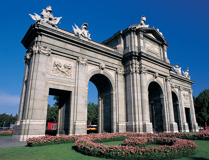 Puerta De Alcalá - Madrid | Secret World Trip Planner