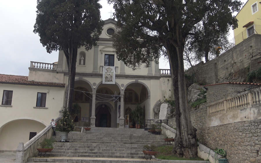 Францискански манастир Свети Антоний - Polla | Secret World Trip Planner