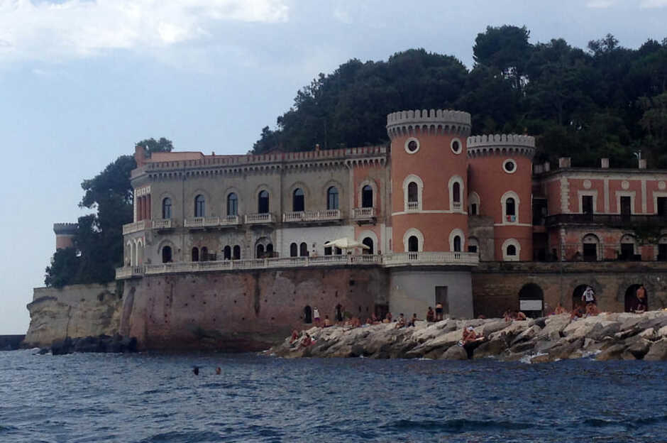 Palazzo Palladini of Un posto al sole - Napoli | Secret World Trip Planner