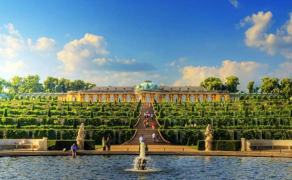 Palazzo di Sanssouci | Une merveille parmi les jardins en terrasse et les vignobles — Potsdam