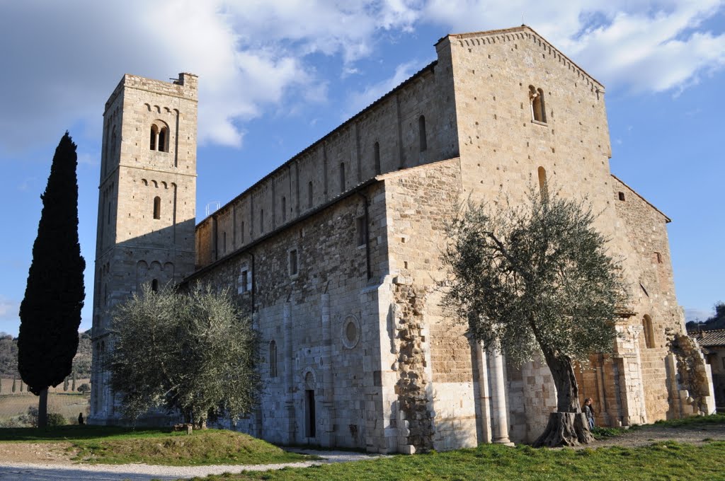 Sant'Antimo Abbey - Castelnuovo dell'Abate | Secret World Trip Planner