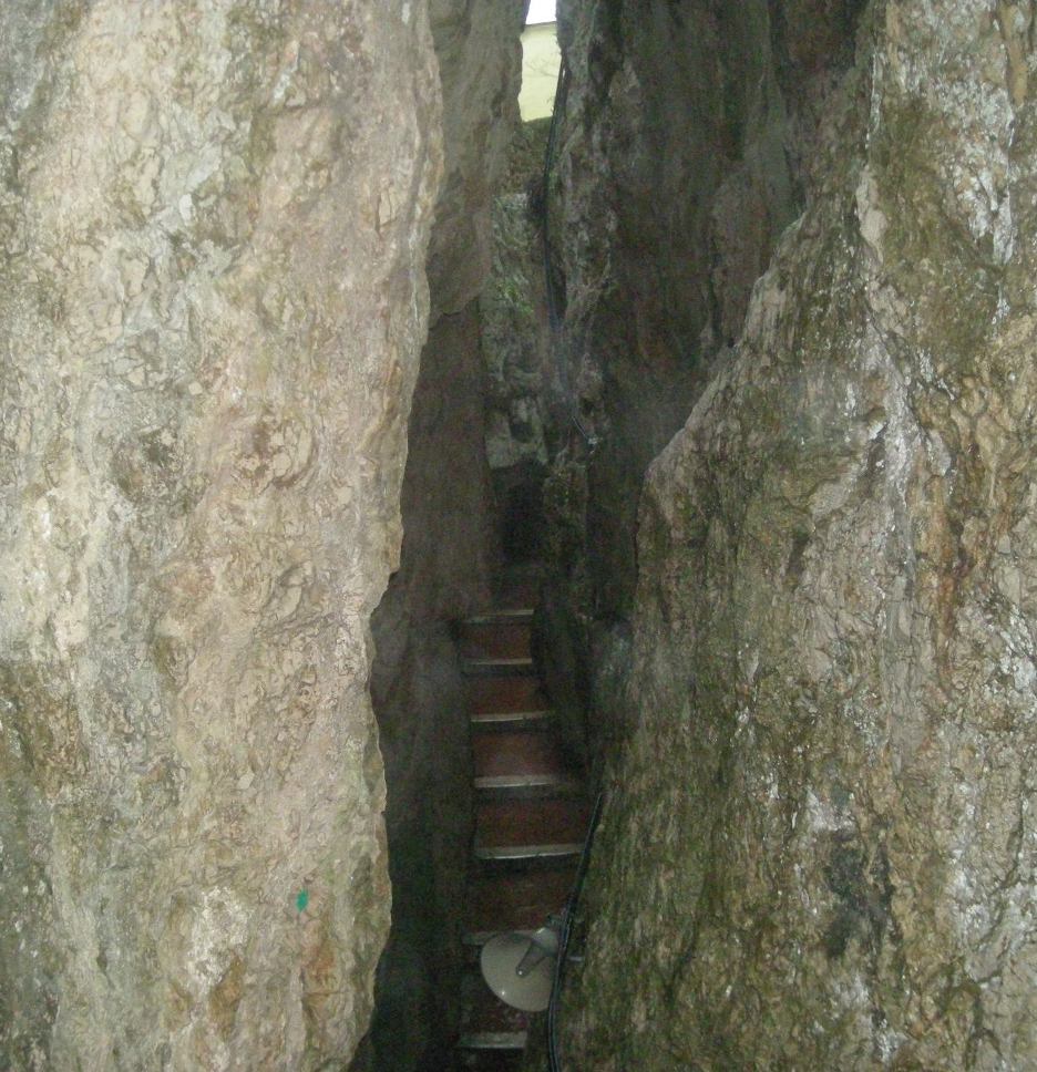 Sanctuaire de la montagne fendue - Gaeta | Secret World Trip Planner