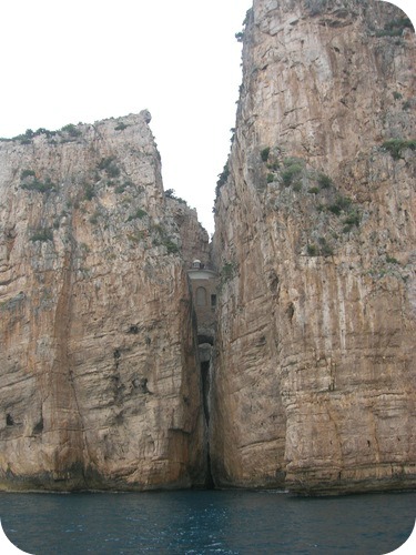 Sanctuaire de la montagne fendue - Gaeta | Secret World Trip Planner