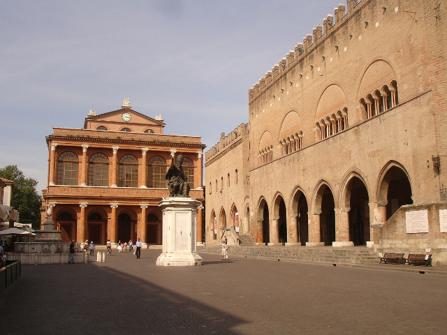 पियाज़ा कैवूर - Rimini | Secret World Trip Planner