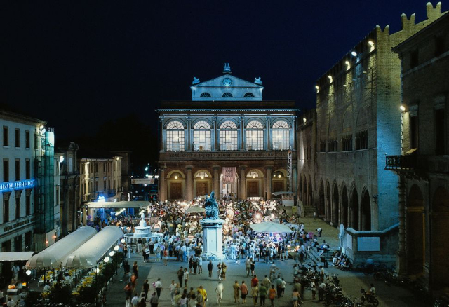 पियाज़ा कैवूर - Rimini | Secret World Trip Planner