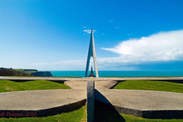 Monumento L'Oiseau Blanc - Étretat | Secret World Trip Planner