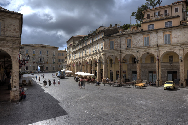 Plac Popolo - Fermo | Secret World Trip Planner