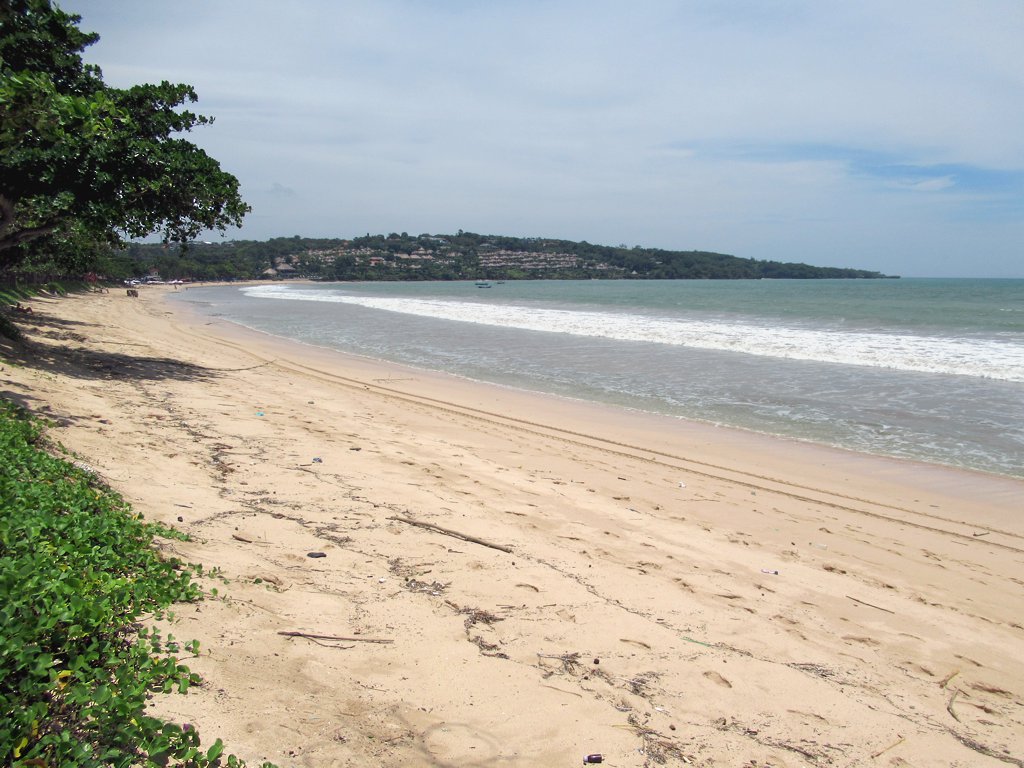 Bali | Beachside cafés on Muaya beach in Jimbaran Bay  - Kabupaten Badung | Secret World Trip Planner