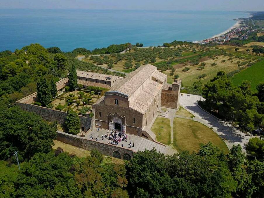 Fossacesia lan biara St. John ing Venus - Fossacesia | Secret World Trip Planner