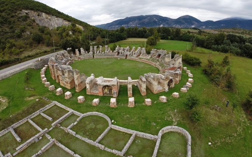 Lugina E Epërme e lumit Anterno dhe Amiternumi i lashtë - Frazione S. Vittorino | Secret World Trip Planner