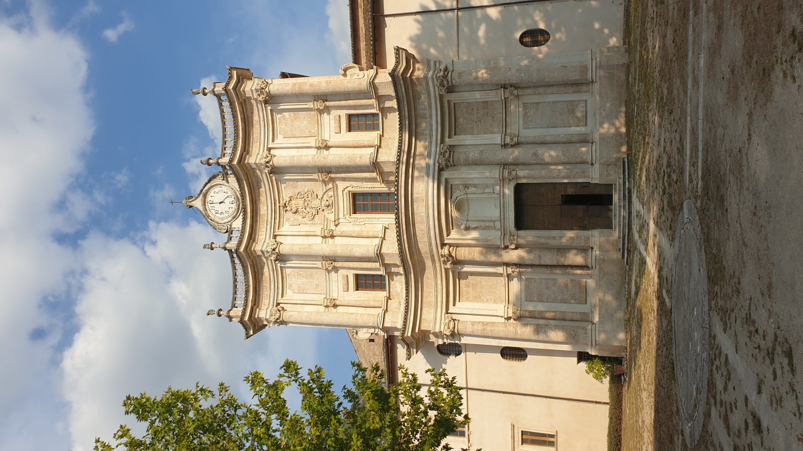 Santo Spirito Al Morrone klooster - Badia-bagnaturo | Secret World Trip Planner