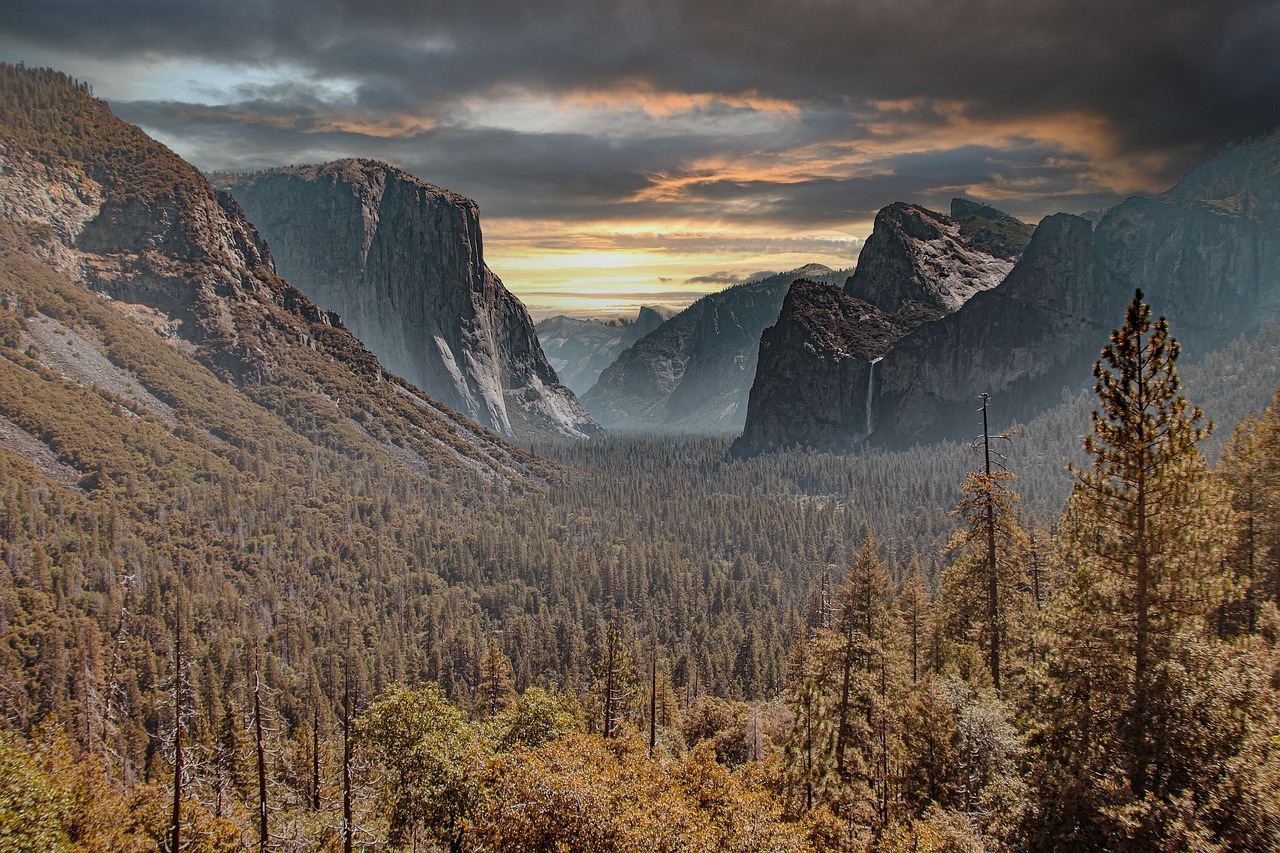 Yosemite Falls, the highest in Yosemite National Park - Yosemite Valley | Secret World Trip Planner