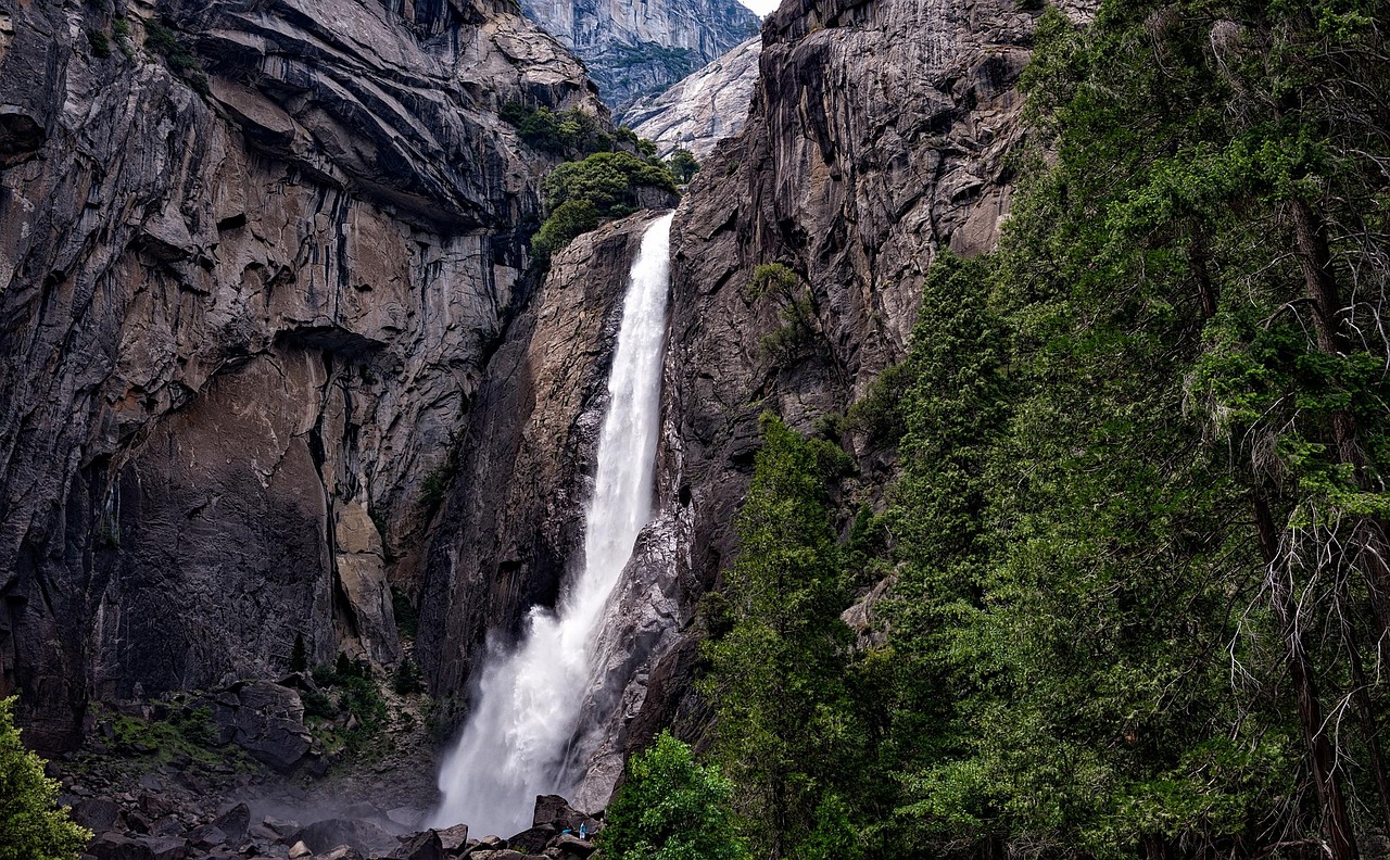 Yosemite Falls, the highest in Yosemite National Park - Yosemite Valley | Secret World Trip Planner