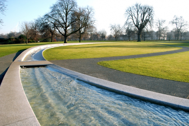 ਲੇਡੀ ਡਾਇਨਾ ਦੀ ਯਾਦ ਵਿੱਚ ਫੁਹਾਰਾ - W Carriage Dr | Secret World Trip Planner