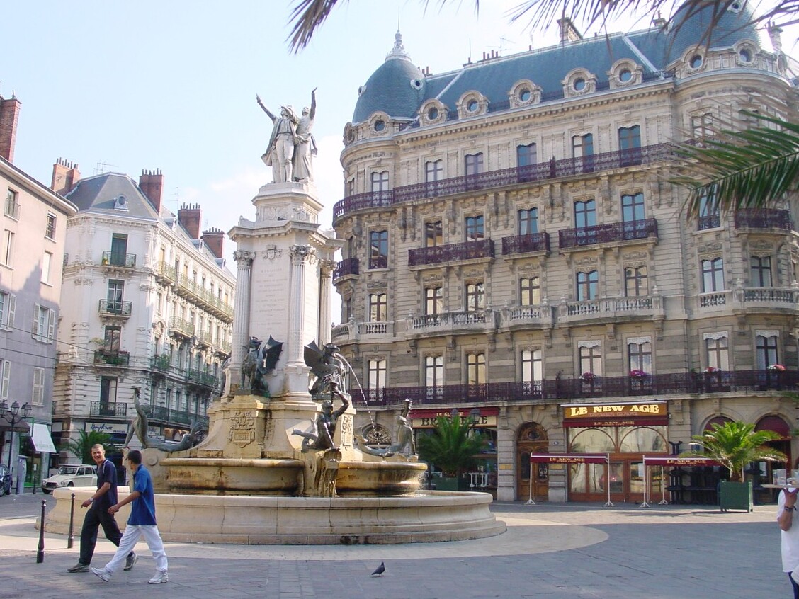 Piazza Notre-Dame de Grenoble — Grenoble