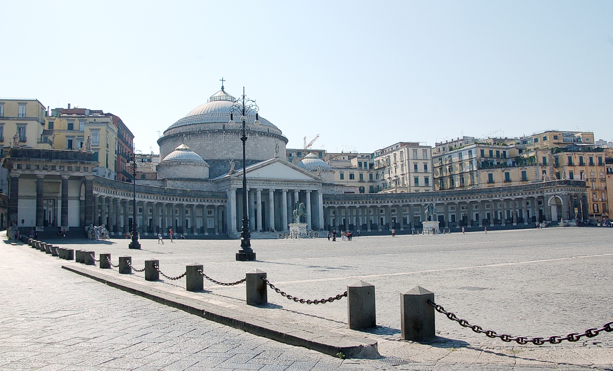 میدان همه پرسی - Napoli | Secret World Trip Planner