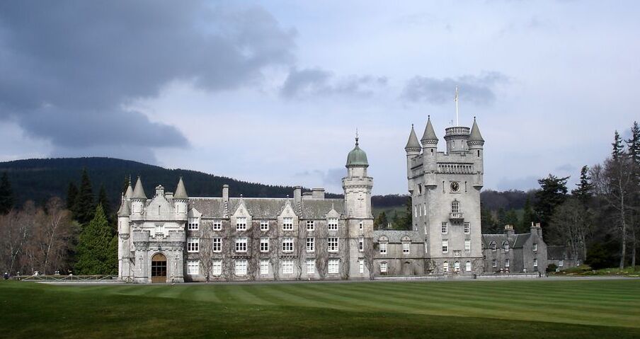 Château de Balmoral : les hautes terres abritent la famille royale britannique - Balmoral Estates | Secret World Trip Planner