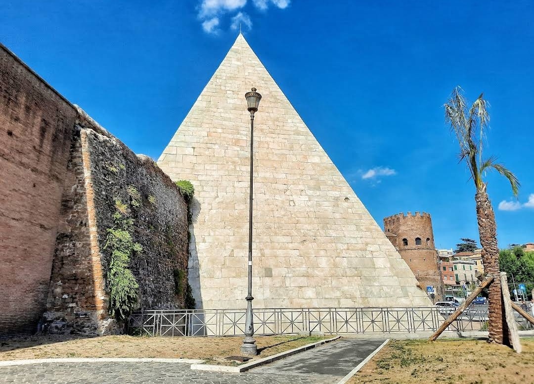 Roma: Piramida lui Cestius - Roma | Secret World Trip Planner