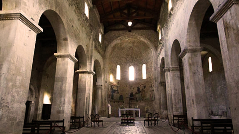 Opatija San Liberatore v Maielli - Serramonacesca | Secret World Trip Planner
