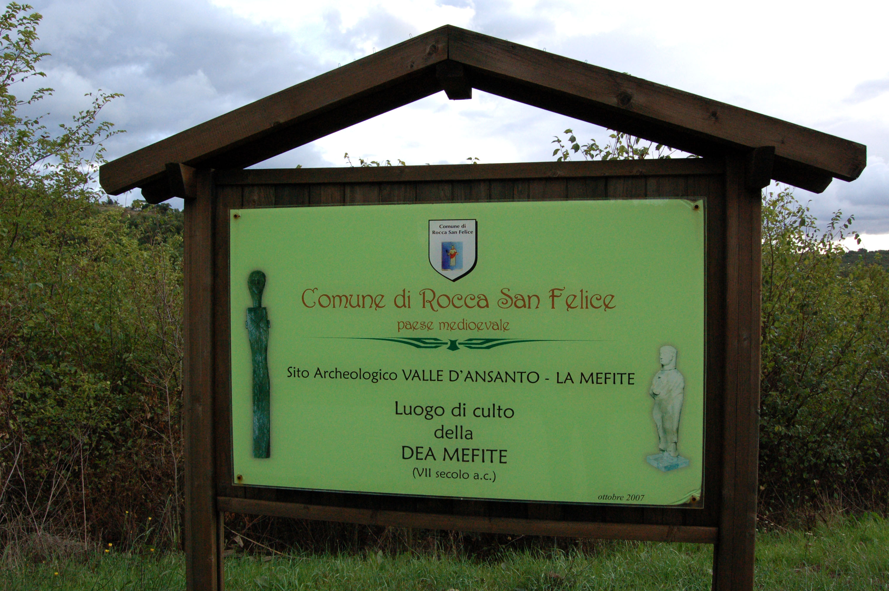 Mephitis la puerta del infierno.... - Rocca San Felice | Secret World Trip Planner