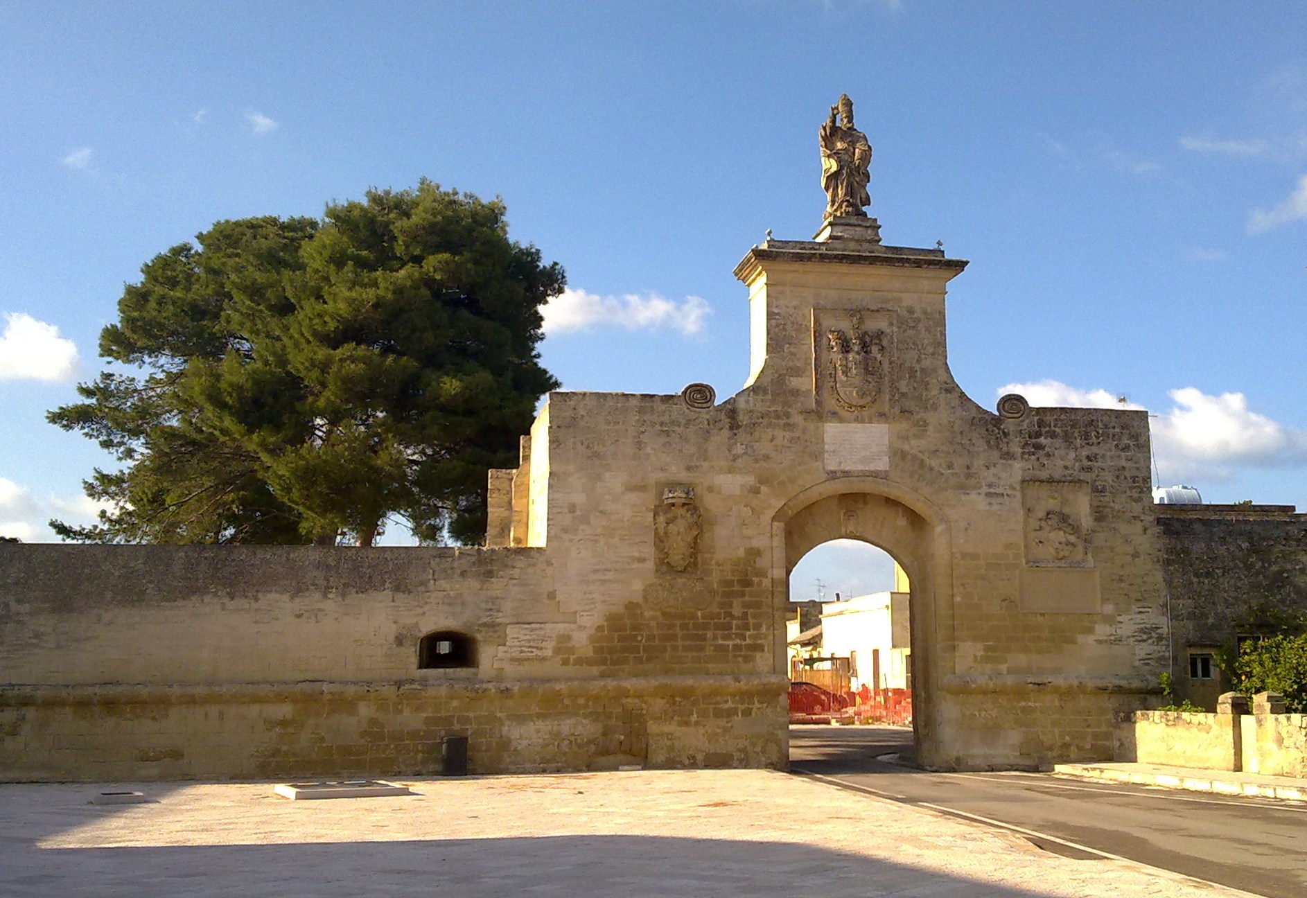 Acaya, la ville fortifiée - Acaya | Secret World Trip Planner