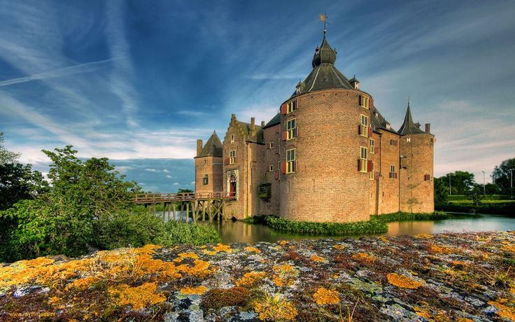 Castle Ammersoyen - Ammerzoden | Secret World Trip Planner