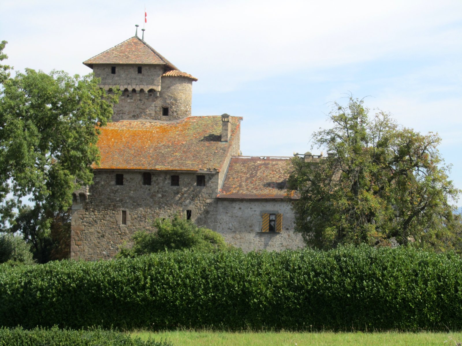 Avully Castle dalam Busana Savoie | Perancis - Brenthonne | Secret World Trip Planner