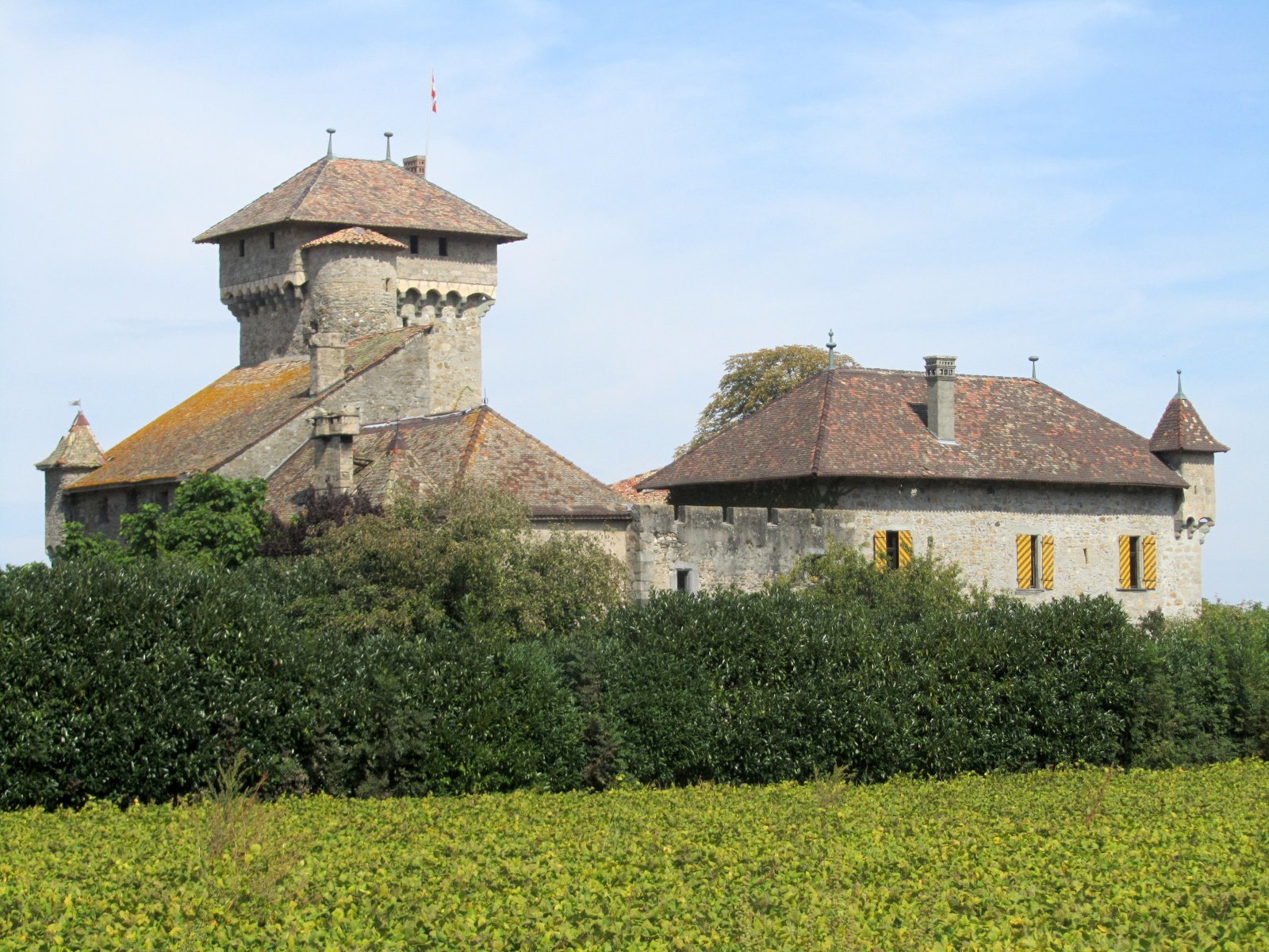 Avully Castle dalam Busana Savoie | Perancis - Brenthonne | Secret World Trip Planner