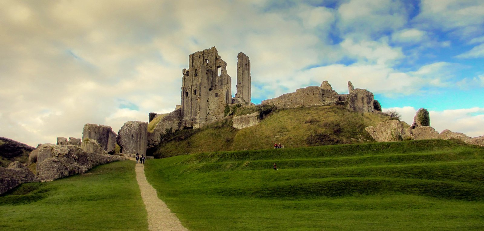 The ruins of Corfe Castle - Corfe Castle | Secret World Trip Planner